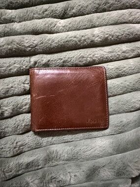 Fossil Men’s Brown Leather Bi-Fold Card Wallet